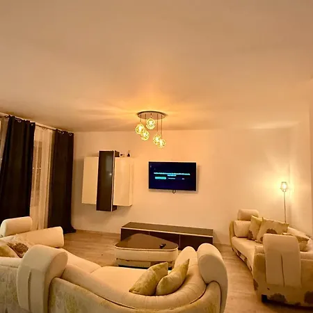 Skyview Elegant With Parking *